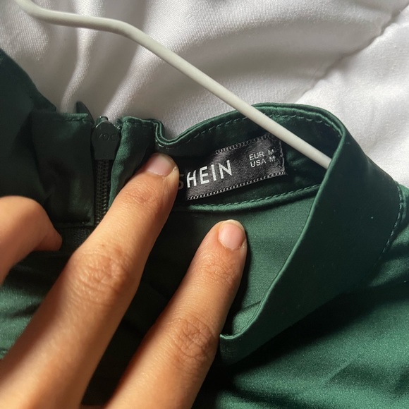 SOLD Green top - Picture 3 of 4